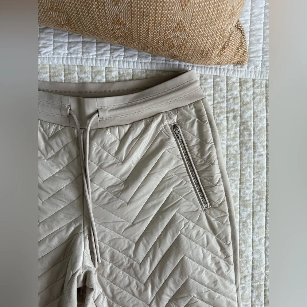 Athleta Apres Ski Down Solstice Quilted Jogger Pants in Abalone Grey | Size 8 - Picture 6 of 16